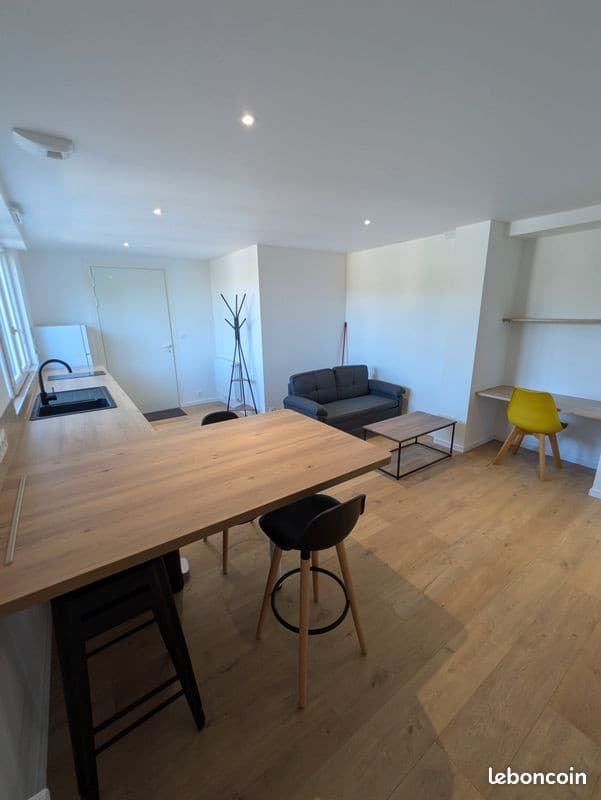 T2 35 m² entièrement rénové – Chauffage & eau chaude inclus – Entrée indépendante – 680 CC