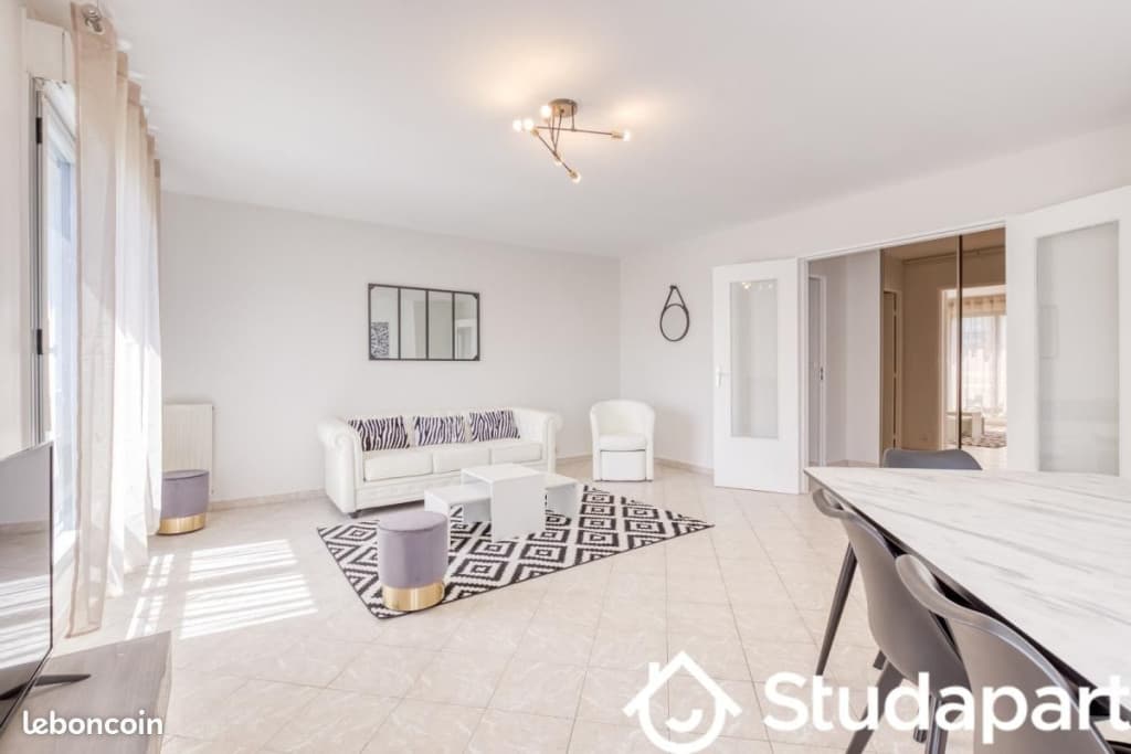 Chambre 1 pièce 32 m²