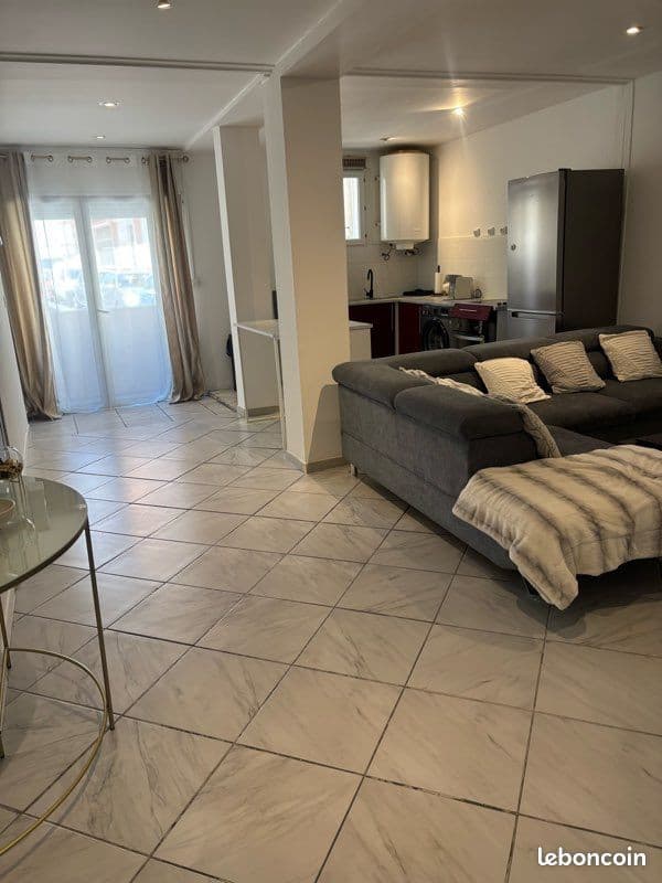 Particulier loue grand T2 meublé