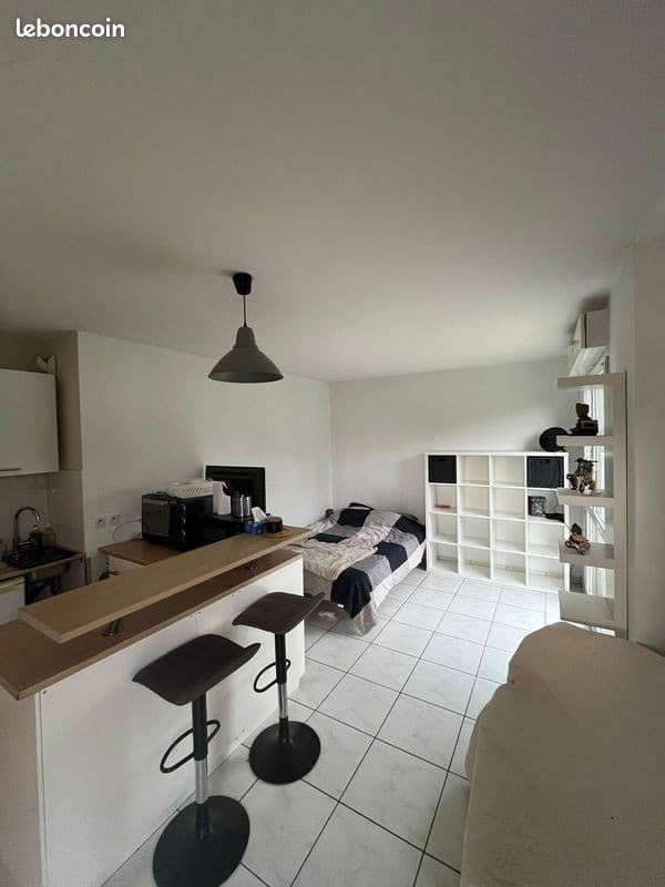 Studio meublé 27 m² – Place de stationnement + Piscine résidence - Écully