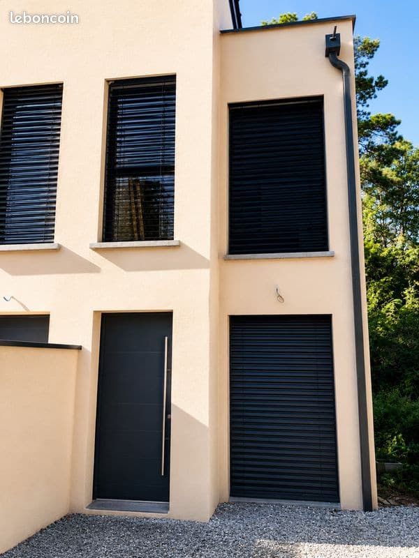 Duplex meublé - Hyper centre Ecully - 27m² - Parking privé