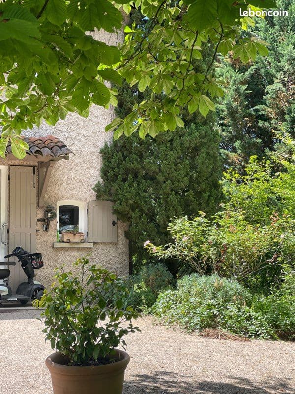 Chambre à louer dans un cadre verdiyant, campus Ouest lyonnais