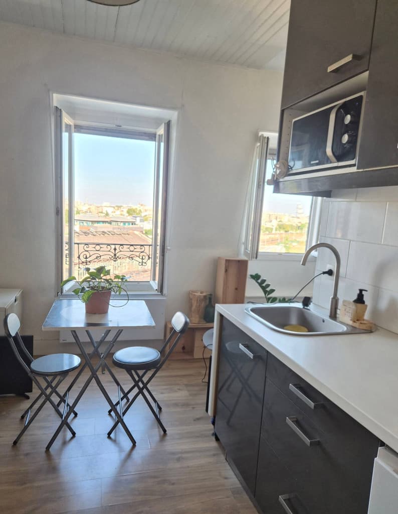 🏠 Studio meublé 18m² — Vue Sacré-Coeur !