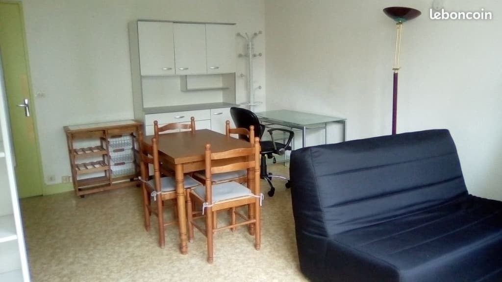 Loue studio meublé proche ISAT