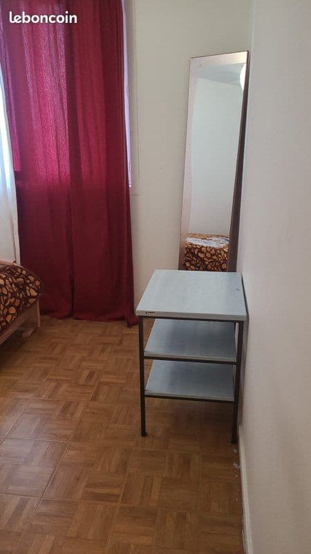 Chambre à louer 14m² – Colombes (vue La Défense, tram Victor Basch) – 350/mois