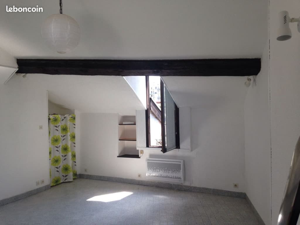 Studio centre ville Grenoble - pied du tram B - idéal étudiant