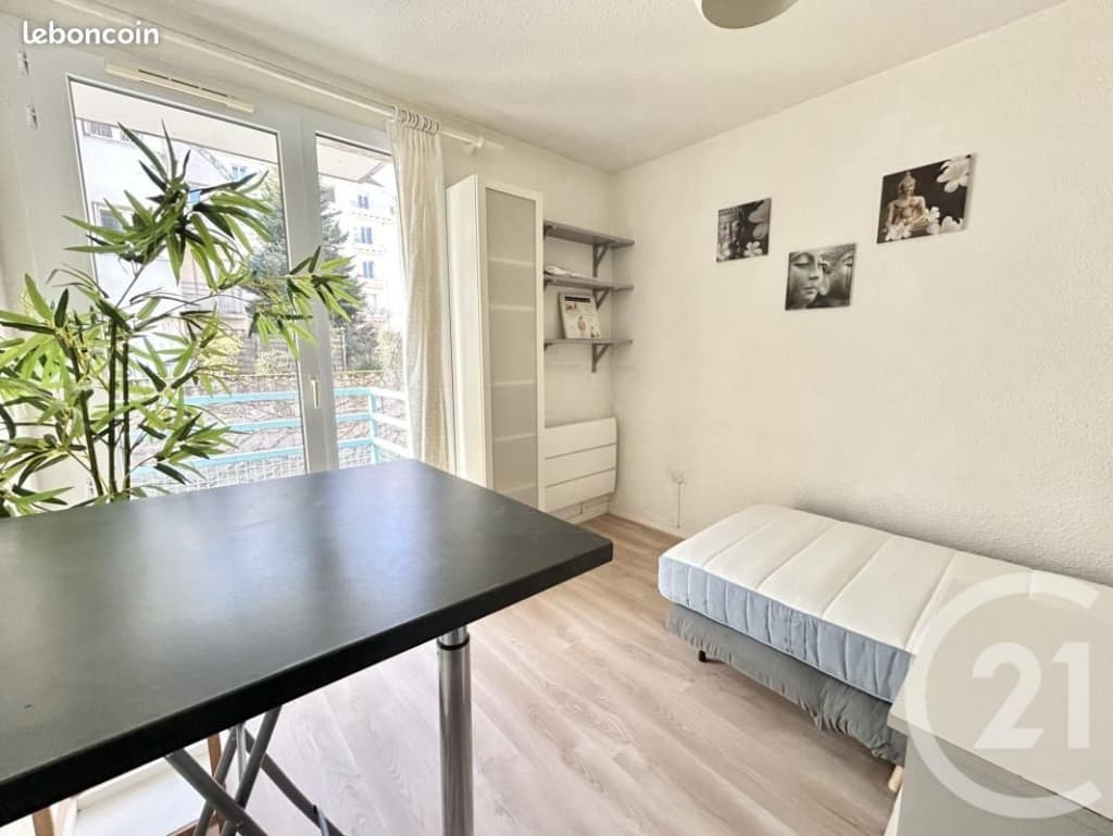 Studio 1 pièce 14 m²