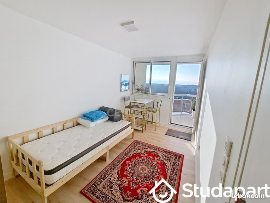 Chambre 1 pièce 13 m²