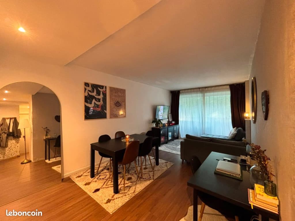 Appartement - 2 pièces - 52m² I Lumineux et bien desservi