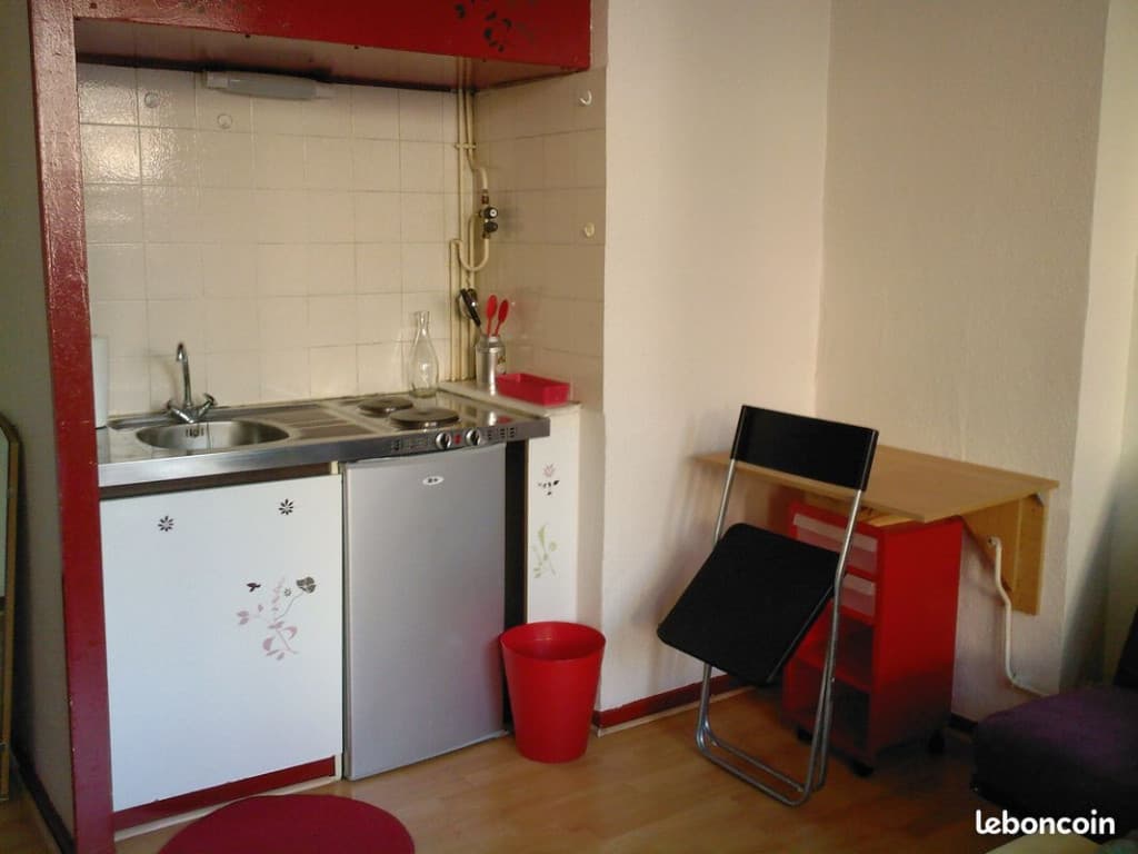 Studio lumineux et calme rue bersot
