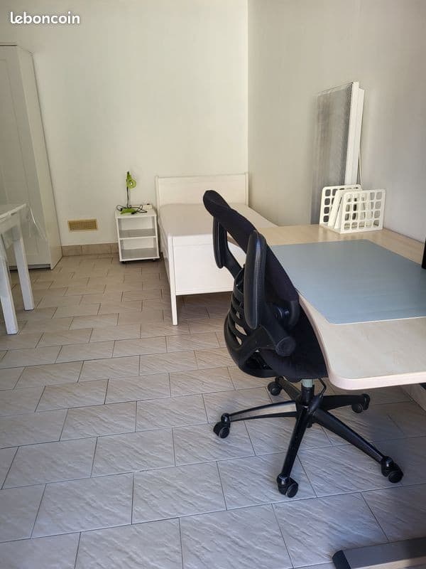 Studio Chambre Meublée pour étudiant(e) Métro Porte des postes