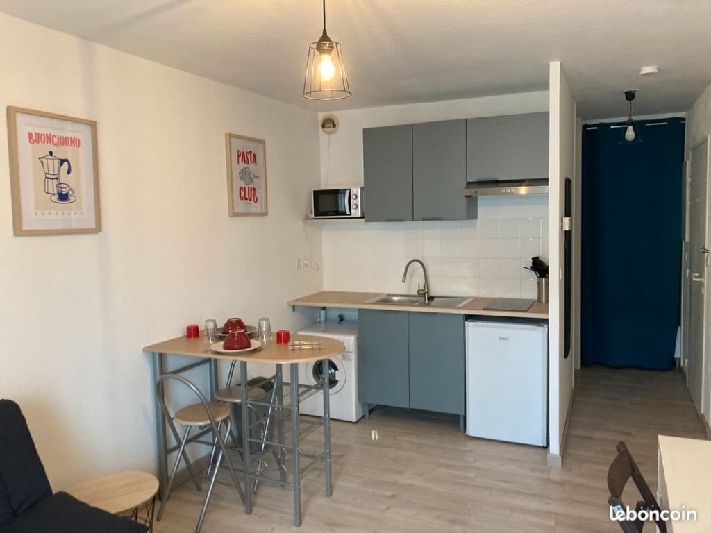 Studio meublé rénové 21m² + Parking – Poitiers St-Éloi / Facs