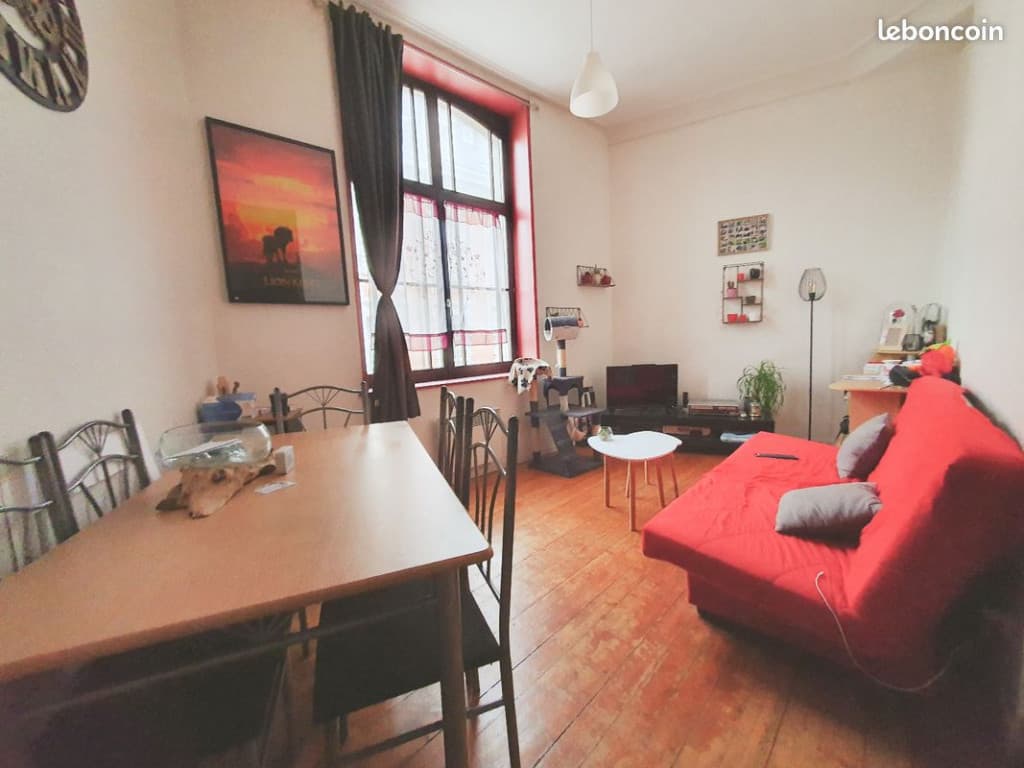 Re ville prox fac gare en face du Spa au 15 place de l'hôpital Général Joli T2 meublé en duplex