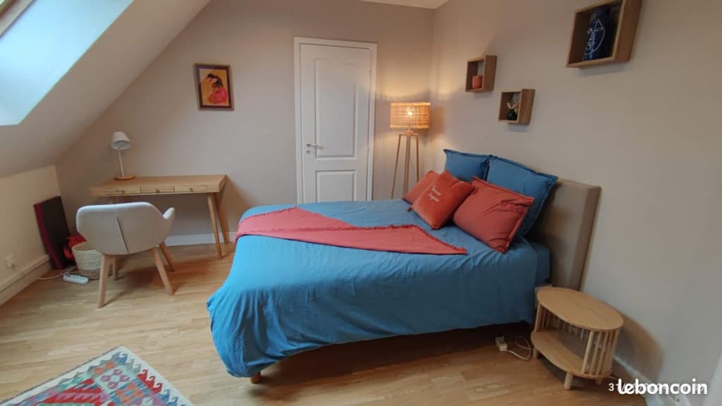 Chambre meublée climatisée + SDB privée – Esprit familial – Angers Ouest