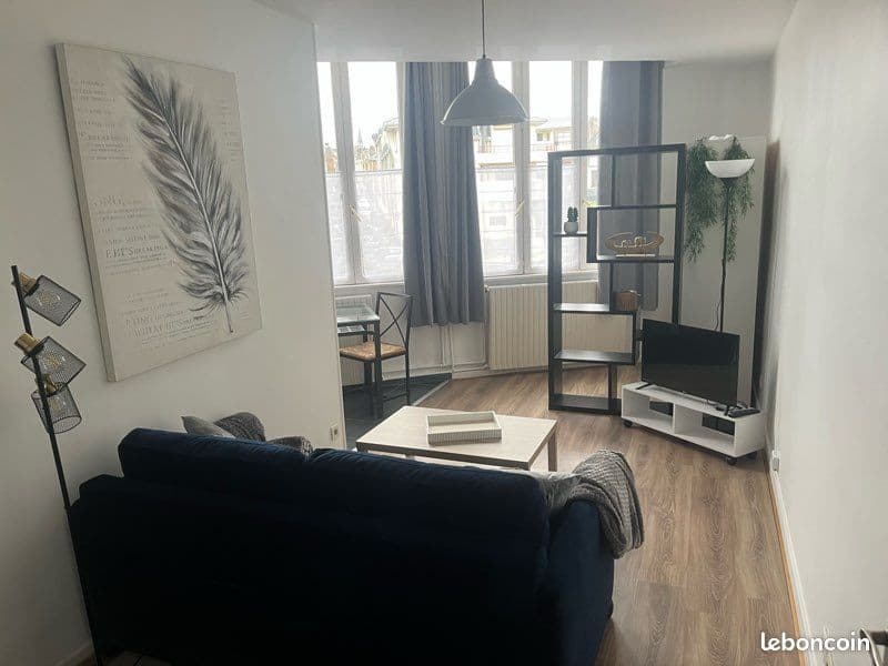 Beau studio refait à neuf chauffage compris