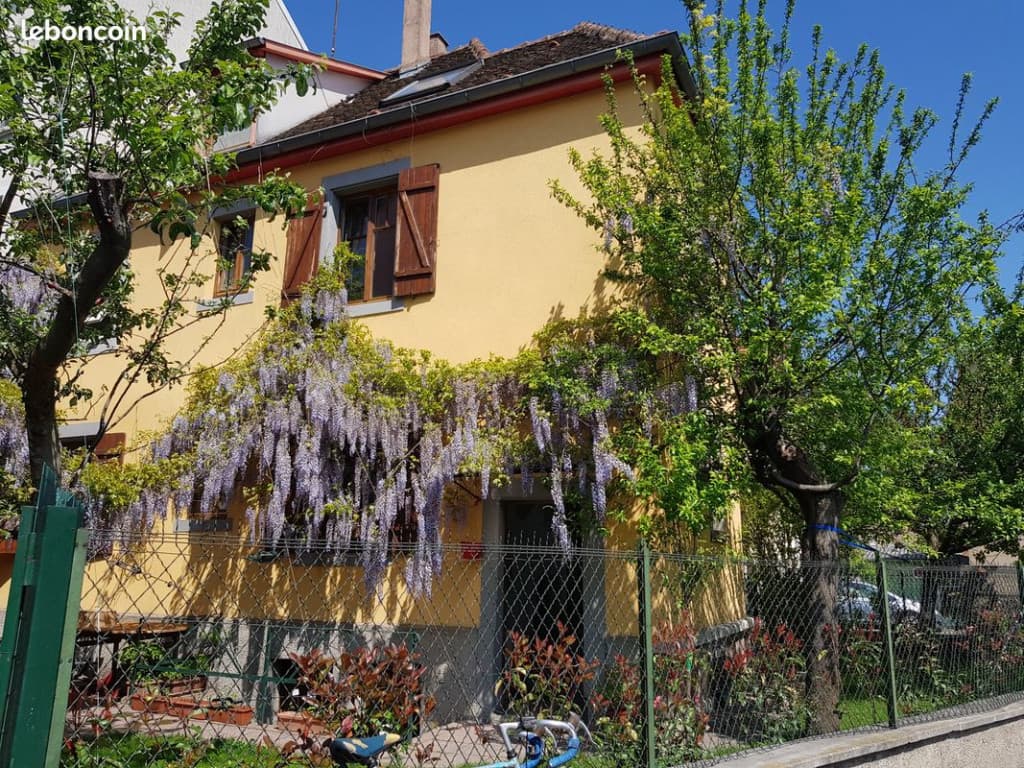 1 chambre dans petite maison avec jardin et cuisine indépendante en plein cœur de Schiltigheim, avec un piano