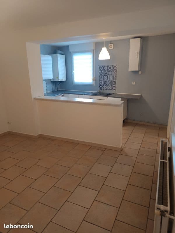 Appartement de rez de chaussée dans une cour sécurisée