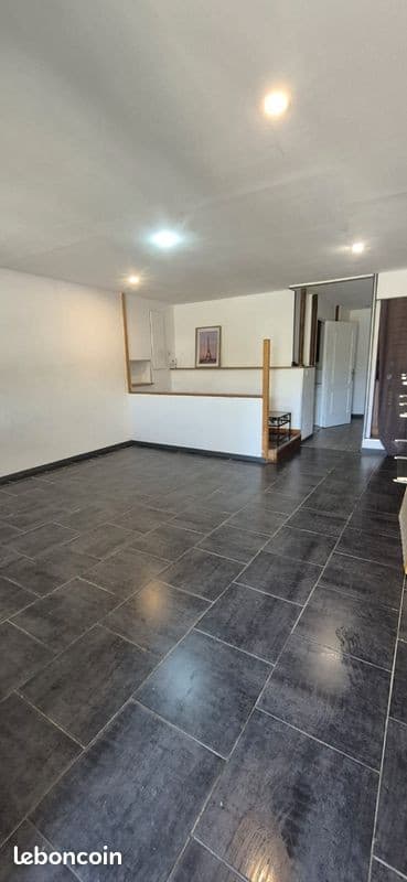 Studio proche gare et commerces