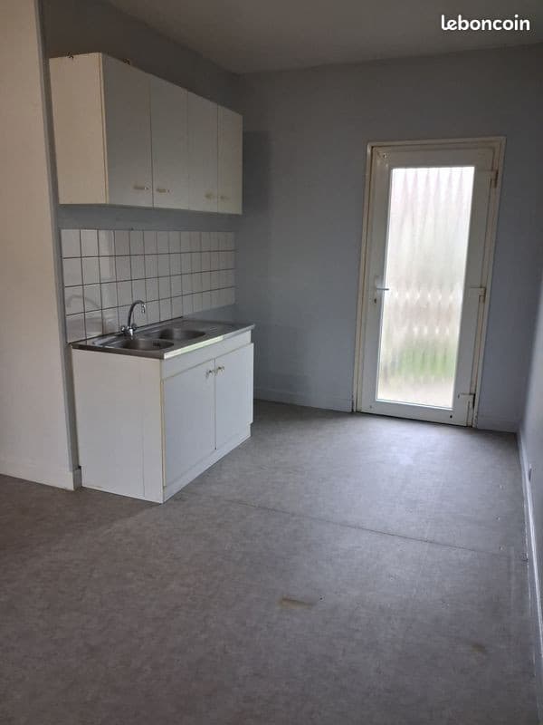 Appartement à louer 70 m2 village calme à 3 minutes en voiture de toutes commodités