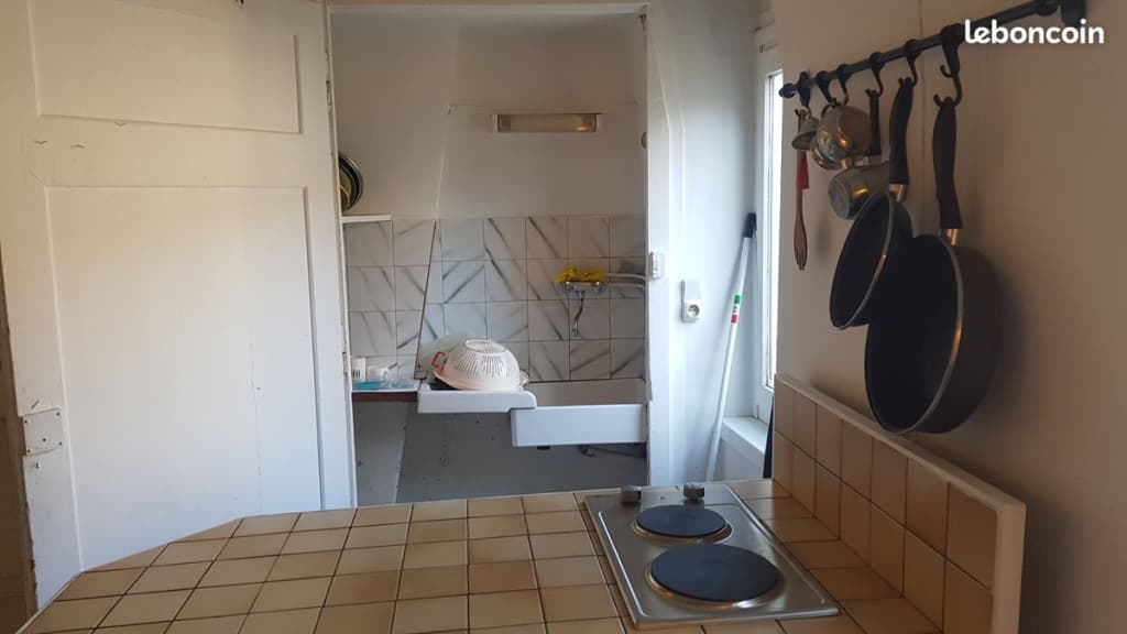 Loue F1-Metro Ampère Victor Hugo- 520 euros TTC