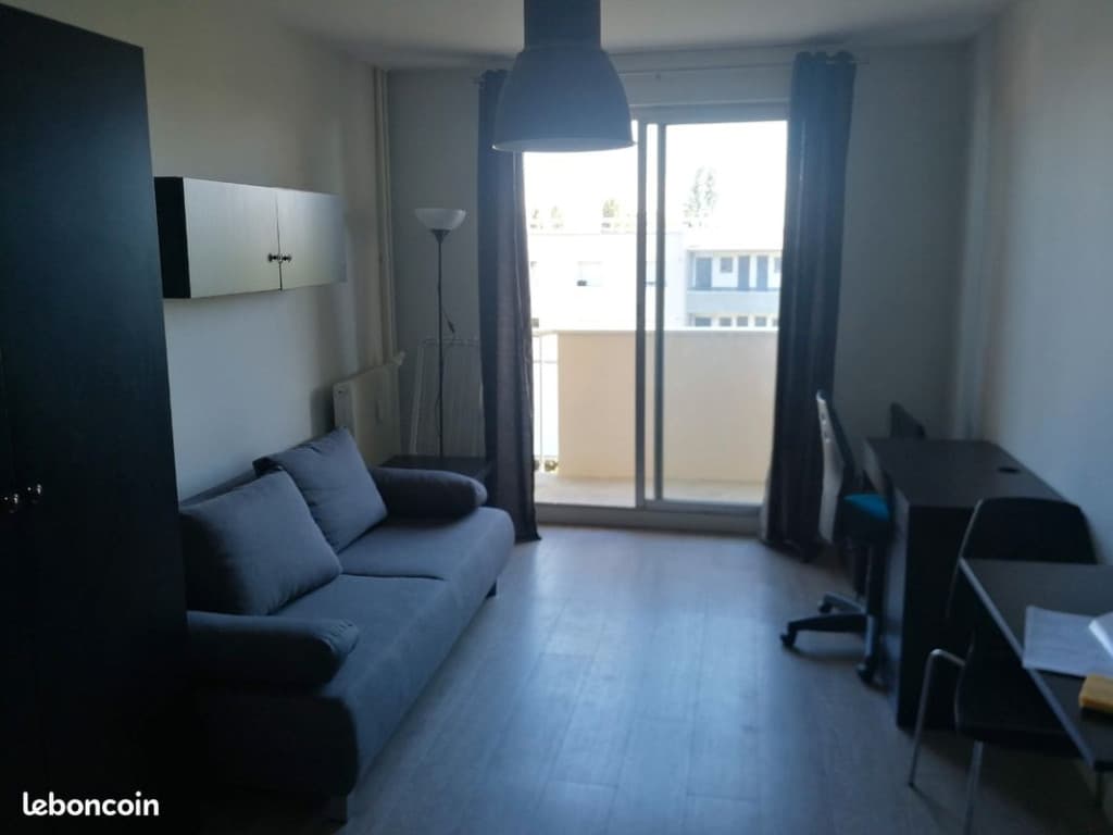 Studio meublé avec balcon
