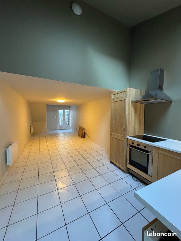 Duplex rénové de 45 m² avec cour privative – À 5 min du métro Flachet
