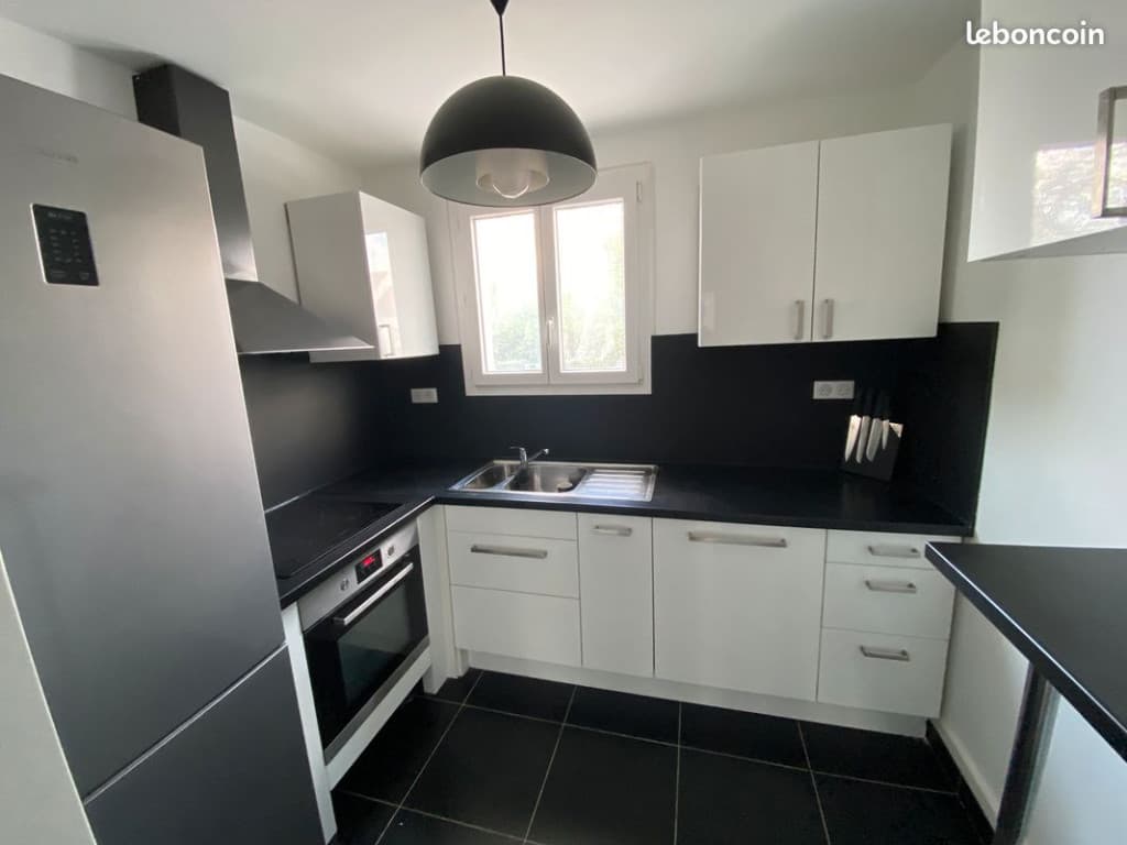 Appartement T3 meublé rénové – Massy – Parking, cave et résidence calme et proche gares