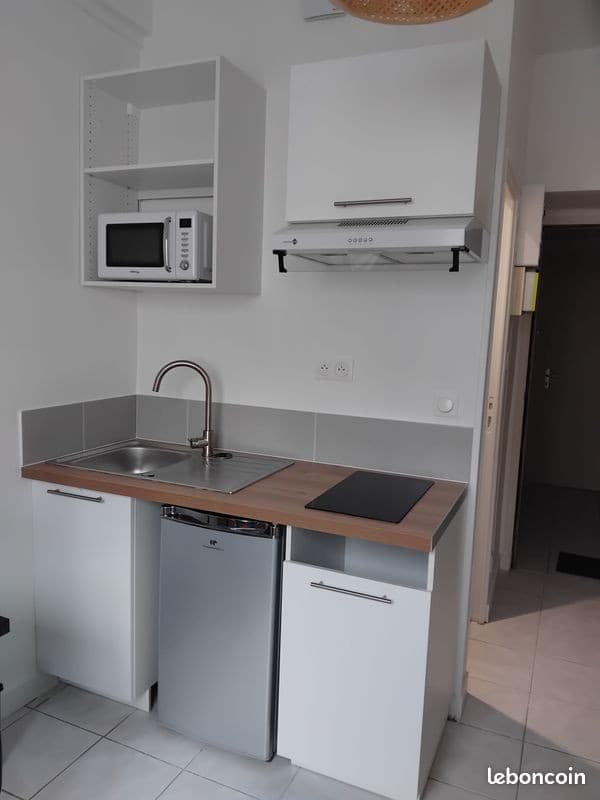 Studio rénové centre ville 365 euros