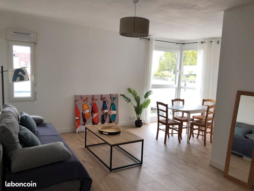 Particulier loue appartement 2 pièces 46m² meublé avec place parking, quartier médiathèque, bail étudiant, 780/mois charges comprises (80 /mois) sauf électricité