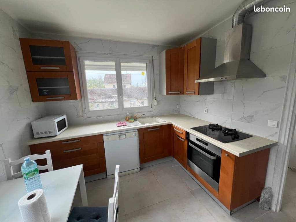 Location chambre villeneuve le roi