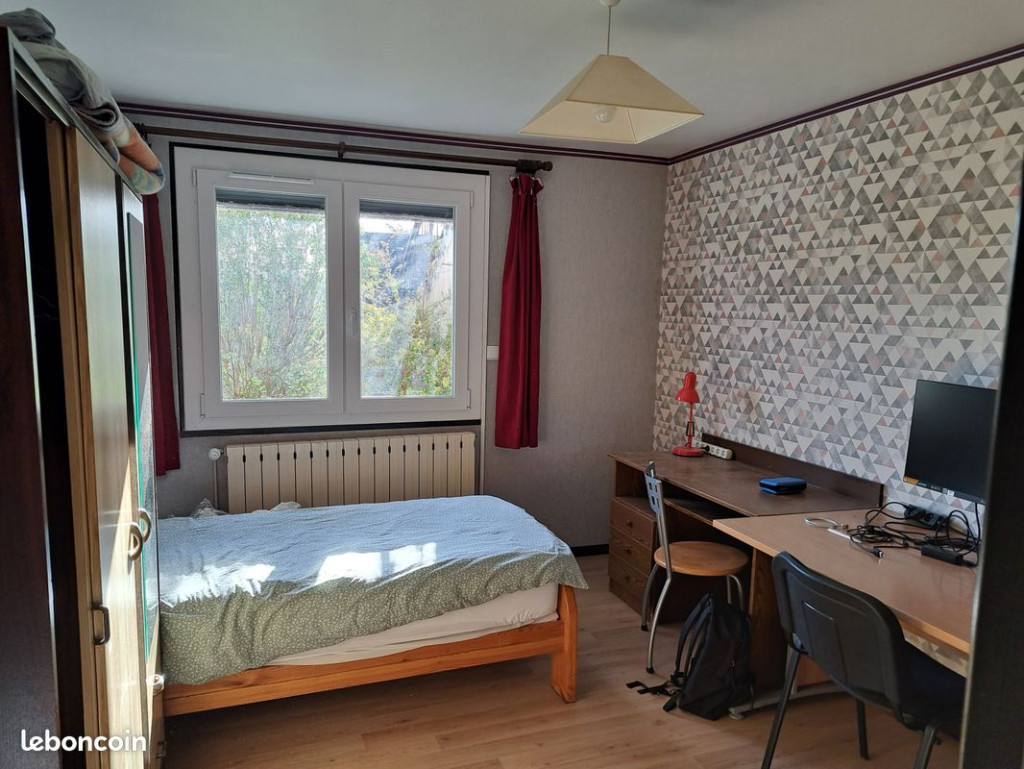 Chambre meublée