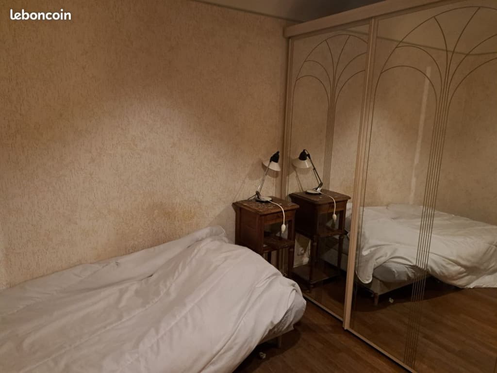 Chambre meublée
