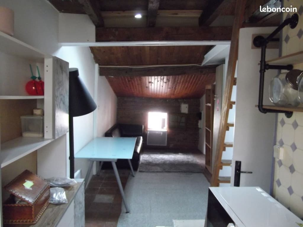 Studio hypercentre Toulouse 20M2 + mezzanine 490 eu +60