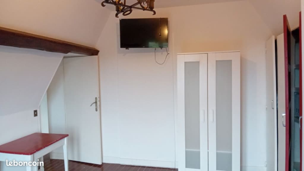 Studio meublé proche statoin rer c avec jardin , internet et service de buanderie