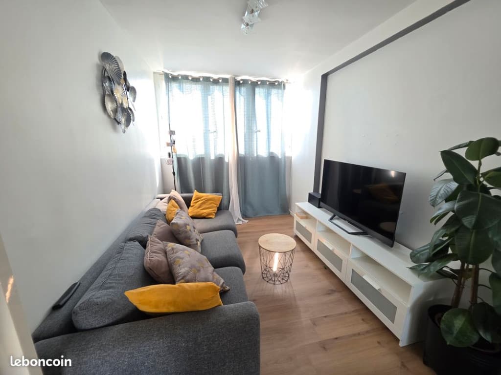 Magnifique T4 de 67 m² entièrement rénové et meublé – Proche RER C