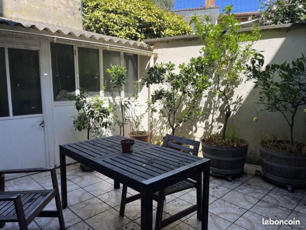 Chambre 1 pièce 114 m²