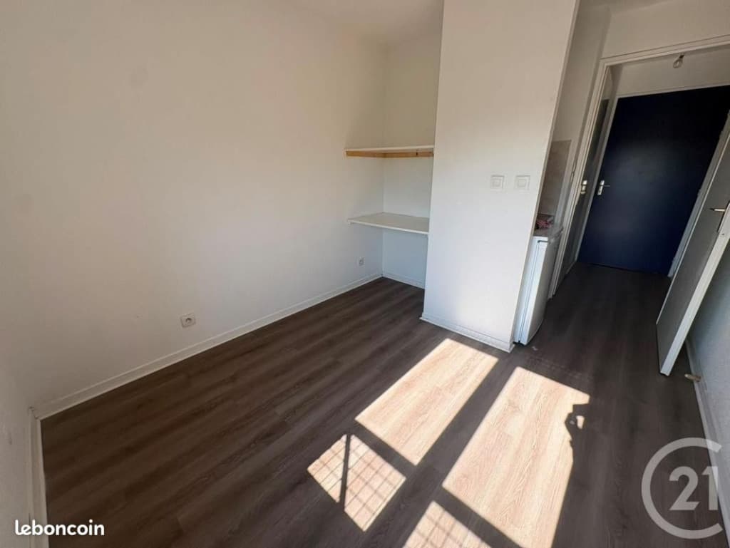Studio 1 pièce 13 m²