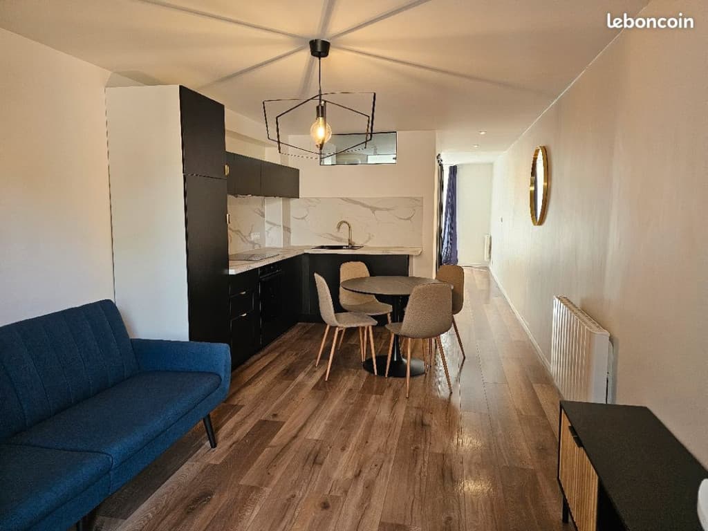 A louer T1 meublé avec Terrasse
Loyer 520 et 80 de Charges (eau, électricité, chauffage électrique).
2 Mois de caution (soit 1040 )
Disponible courant juill