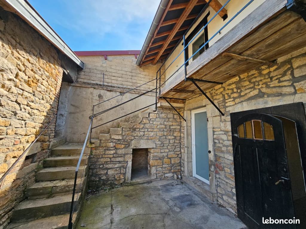 Location studio meuble montmorot