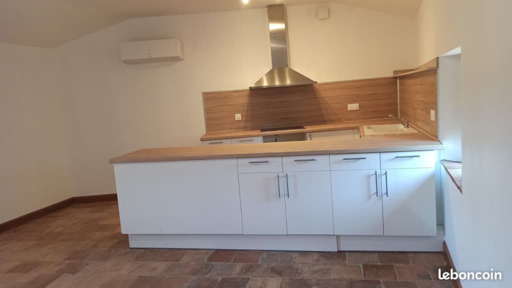 Appartement 90 M² + cellier 18 M² + parking privatif sécurisé