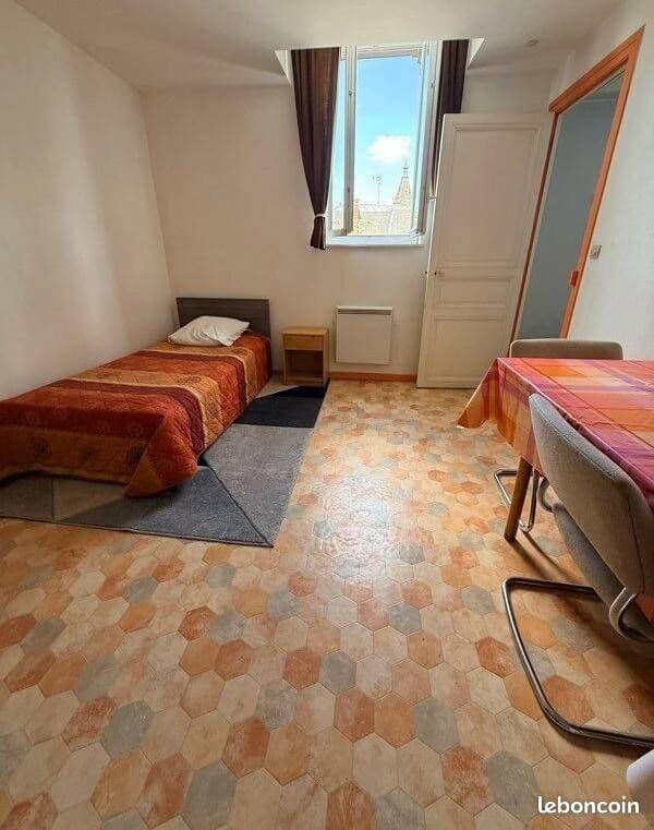 Logement meublé 18 m² centre Cambrai – cuisine privée + SDB neuve (juillet 2026)