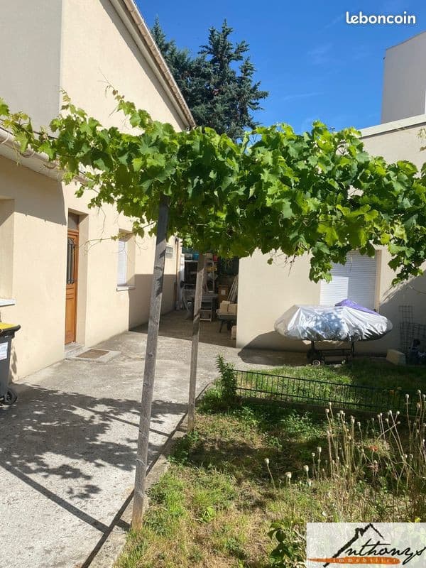 Studio 1 pièce 27 m²