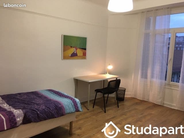 Chambre 1 pièce 12 m²