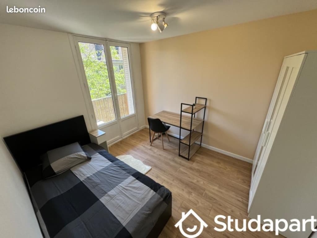 Appartement 9 pièces 130 m²