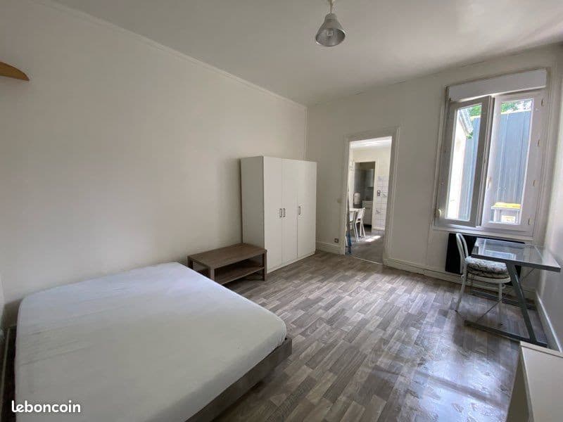 Meublé 25 m2 2 pièces cuisine séparée 480 quartier J Jaurès
