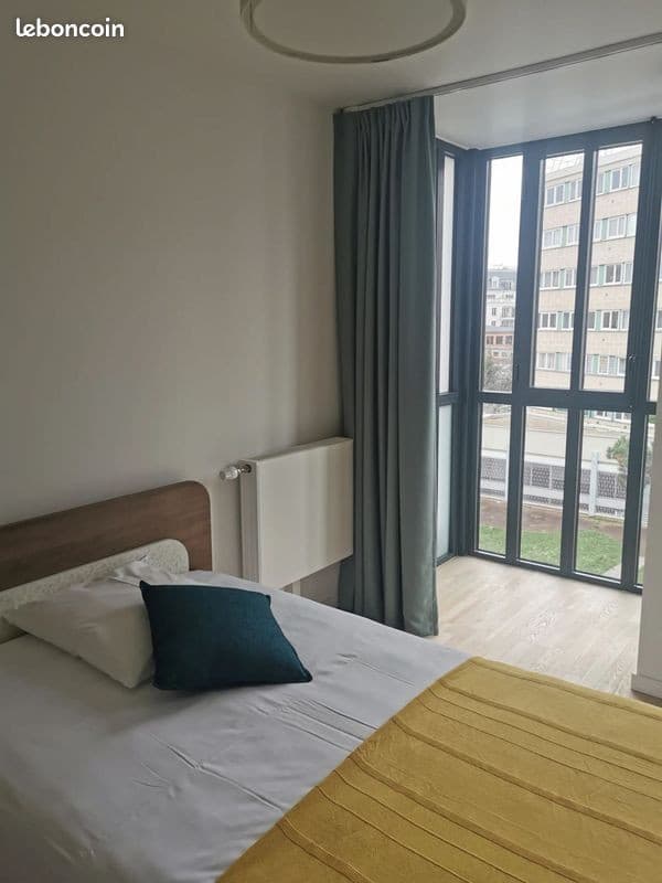 Studio Très Proche des commerces Avec Balcon