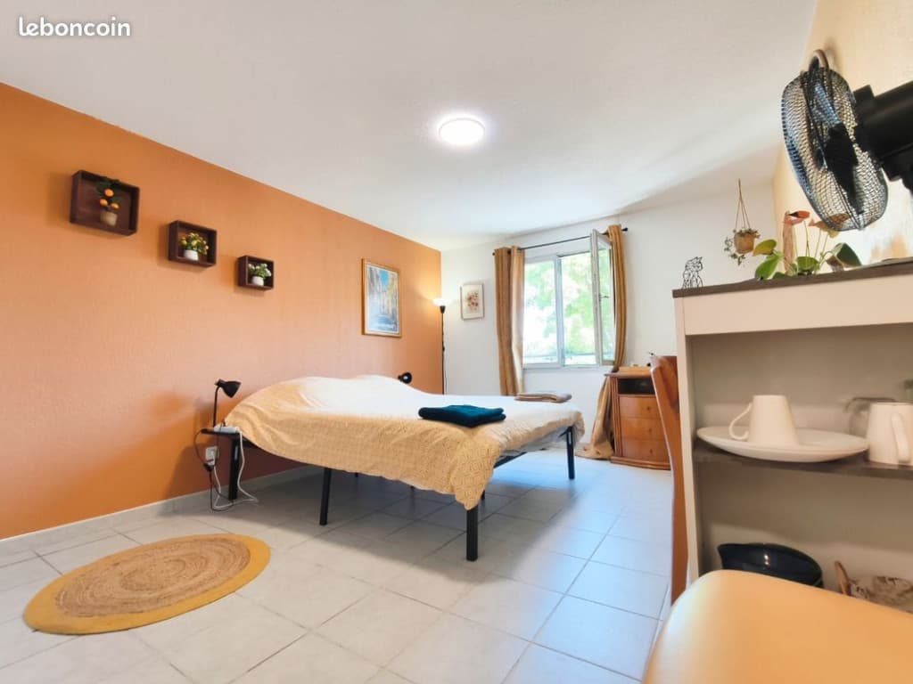 Studio a 5 mn de la gare St Charles