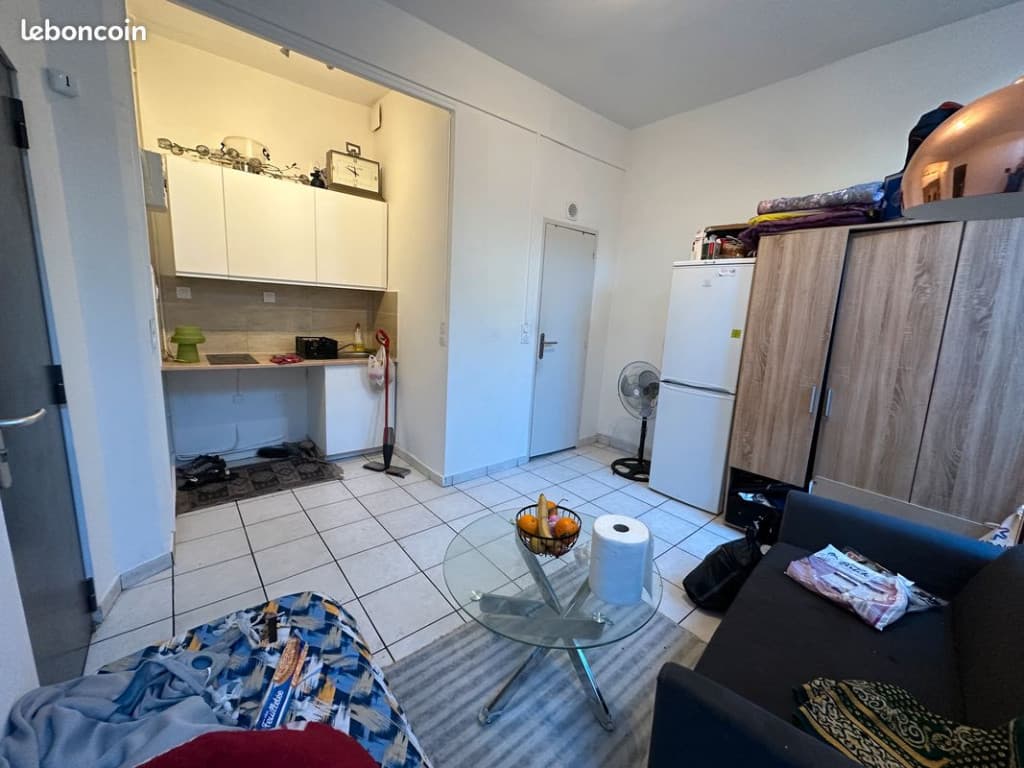 Studio de 16 m² rénové, Garantie Visale recommandée disponible immédiatement