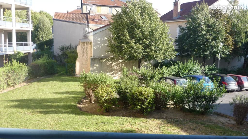 Beau studio meublé