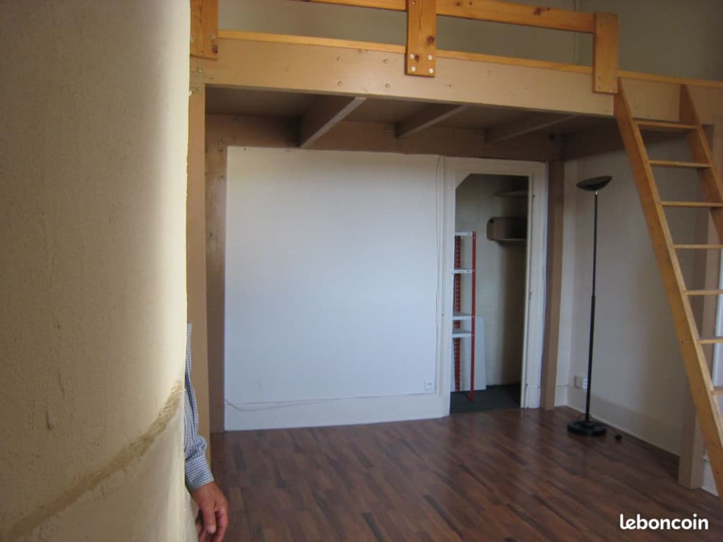 Alsace-Lorraine. Studio 4et. 17m2+mez+WC+douch+kitchnette équipée